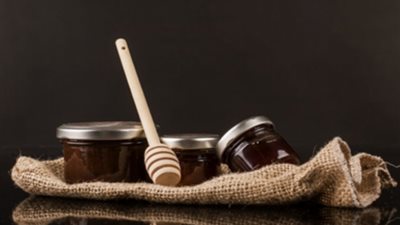 غير متوقع.. ماذا يحدث للجسم عند تناول ملعقة من العسل الاسود؟