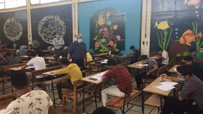 بالصور.. ”الحيوى” يتفقد سير امتحانات القدرات لطلاب مجمع أبو غالب