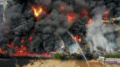 حريق هائل يلتهم مركزًا تابع للحرس الثوري الإيراني