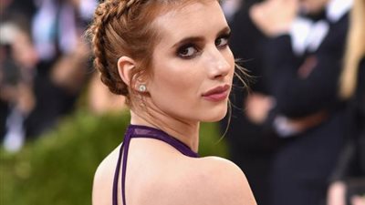 تعرف على حيلة «إيما روبرتس» لإخفاء حملها