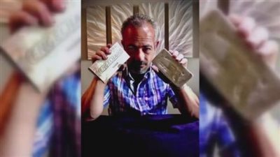 كورونا وسنينه السودا.. لعنة الفيروس تجبر صانع مجوهرات علي رد فعل غريب