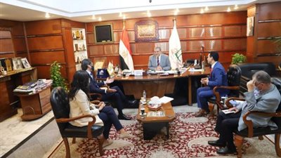 بالصور.. لماذا التقى وزير القوى العاملة مسئول بشركة إيطالية للنفط؟