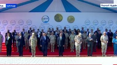 السيسي يقوم بجولة تفقدية داخل محطة معالجة مياه مصرف بحر البقر