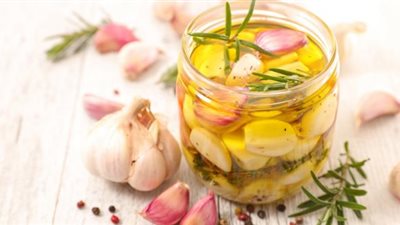 «للرجال».. ماذا يحدث للجسم عن تناول الثوم قبل النوم؟