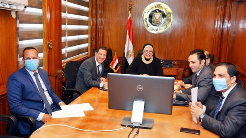 وزيرة التجارة والصناعة