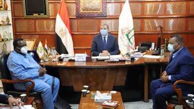 صور.. وزير القوى العاملة يبحث توفير فرص عمل للشباب بكينيا