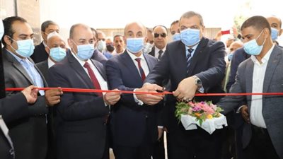 شاهد.. «وزير القوى العاملة» يفتتح أول فرع لعيادات التأمين الصحي بالجامعات المصرية