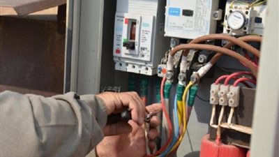 «الكهرباء» تشن حملات مكثفة لاسترداد أموال الدولة وضبط السارقين