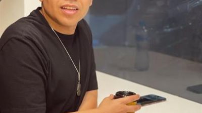 عمر كمال يروج لأغنيته الجديدة ”ضيعنا”