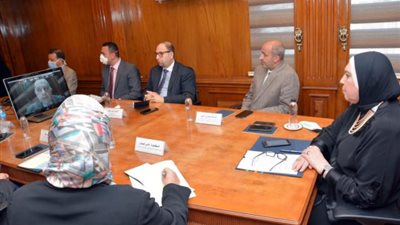 تفاصيل إجتماع وزيرة الصناعة والتجارة بأعضاء المجلس التصديرى لمواد البناء والصناعات المعدنية