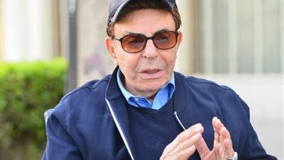 فيفي عبده تسببت في وقف برنامجه والسادات لغى القرار..حكاية سمير صبري مع ”النادي الدولي”