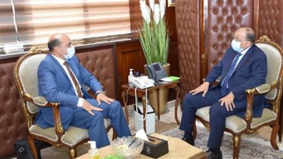 وزير التنمية المحلية يُتابع مع محافظ أسوان معدلات تنفيذ مشروعات تطوير الريف المصرى ضمن مبادرة ”حياة كريمة”