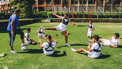 تدريبات خاصة لحراس مرمي بيراميدز على هامش مران الفريق