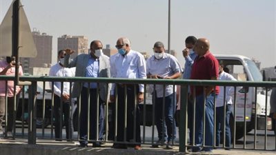 محافظ الجيزة يتفقد أعمال رصف وتطوير الطرق