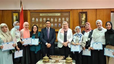 عميد ألسن عين شمس تكرم طلاب البرنامج التدريبي مع الأمم المتحدة