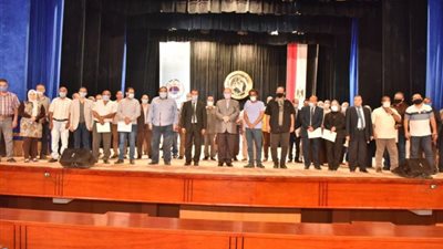 محافظ أسيوط يلتقى رئيس الهيئة العامة لقصور الثقافة ويكرم المتميزين