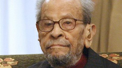 أبرزها الصرع .. 4 أمراض انهكت «نجيب محفوظ» فى أخر أيامه