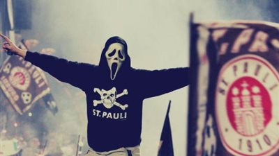 جنون كرة القدم.. حكاية لاعب سجل هدفا بعد موته.. و”سوق سوداء” للجماهير