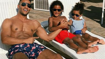 بالصورة.. محمد رمضان يستمتع بالأجازة الصيفية برفقة أبنائه في الساحل الشمالي