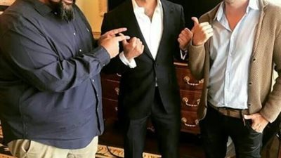 هشام ماجد يحتفل بتتويج محمد صلاح بلقب الدوري الإنجليزي