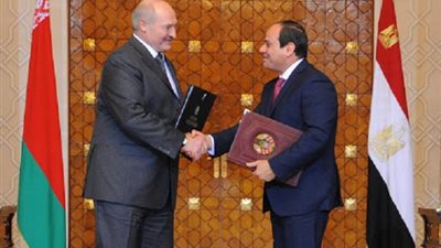 دعاه لزيارة بلده .. الرئيس البيلاروسي يهنىء السيسي باليوم الوطنى