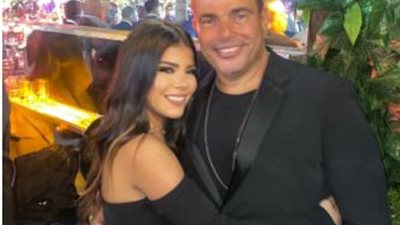 عمرو دياب برفقة مطربة شابة فى أحدث ظهور له