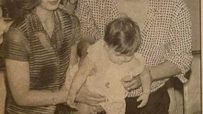 هنادي مهنا تستعيد ذكرياتها بصورة من الطفولة برفقة عائلتها