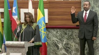 آبي أحمد يؤدي اليمين الدستورية بعد إعادة تعيينه رئيساً للوزراء