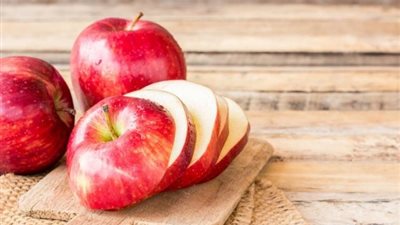 ما هي الطريقة الصحيحة لتخزين التفاح في الفريزر؟