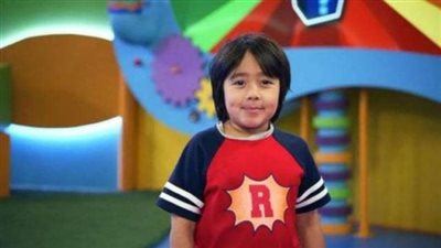 كورونا وسنينها.. حكاية الطفل المعجزة الذى حصد 26 مليون دولار من اليوتيوب