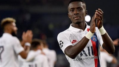 تقارير: مانشستر يونايتد يتطلع للتعاقد مع لاعب باريس سان جيرمان