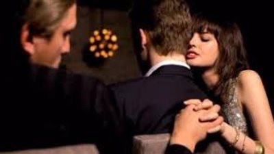 كنت في علاقة مع شاب وقمنا ببعض المحرمات فهل أخبر خطيبي بما فعلت؟