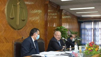 بحضور مفيد شهاب .. رئيس جامعة القاهرة يترأس اجتماع مجلس كلية الحقوق