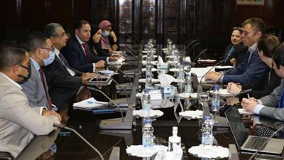 كواليس لقاء وزير الكهرباء مع بطل العمل المناخي البريطاني لتعزيز التعاون المشترك