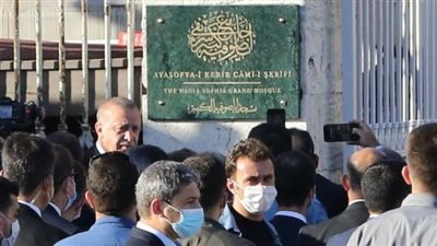 بالصور.. أردوغان يضع اللمسات الأخيرة قبل أول جمعة فى «آيا صوفيا»