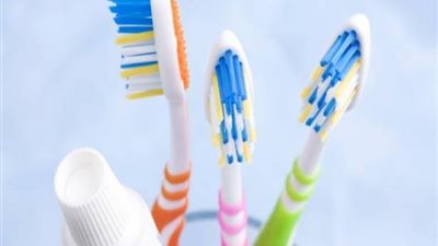 عادات خاطئة في استعمال فرشاة الأسنان .. تعرف عليها