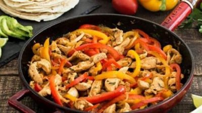 «زي المطاعم».. تعرفي على كيفية إعداد صينية الفاهيتا