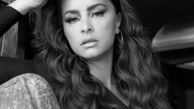 نور تتألق بإطلالة مختلفة بالأبيض والأسود