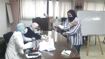 شاهد.. بدء تلقي العاملين بالقوى العاملة الجرعة الثانية من لقاح «كورونا»