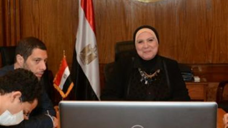 وزيرة التجارة والصناعة