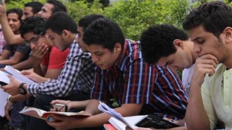 طلاب الدبلومات الفنية