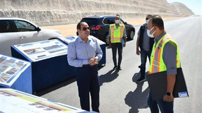 جولة الجمعة.. ماذا فعل الرئيس علي طريق ”أم القمر”