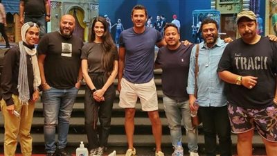 بالصورة.. كريم عفيفي يعكف علي تحضيرات ”علاء الدين” أمام أحمد عز