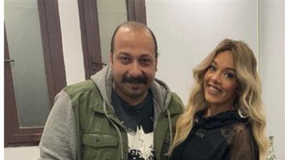 محمد ثروت يبعث رسالة رومانسية لزوجته: يا أم العيال