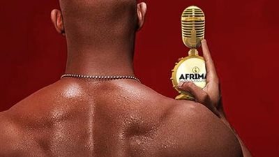 محمد رمضان يحتفل بجائزة أفضل مغني في أفريقيا على طريقته الخاصة