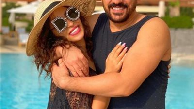 محمد دياب ينشر صورة بصحبة زوجته ويعلق: قلبي