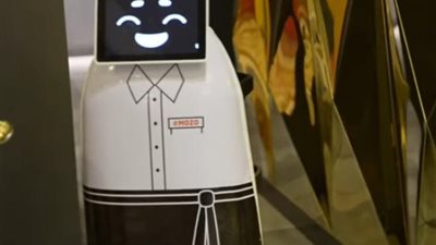 لأول مرة في مصر.. حكاية أول كافيه يعمل بـ«الروبوت الآلى»