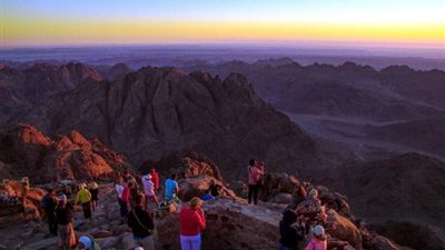 بعد إغلاق دام 4 أشهر .. عودة الرحلات السياحية لجبل موسى