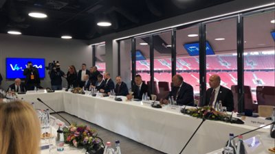 وزير الخارجية يبحث سُبل تعزيز التعاون مع دول ”فيشجراد”