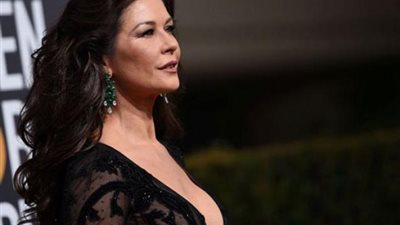 عمرها 45 عاما .. شاهد صورة نادرة لـ«كاثرين زيتا جونز»